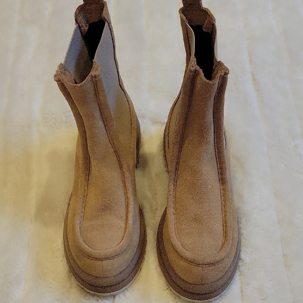 Chic Tan Suede Ankle Boots